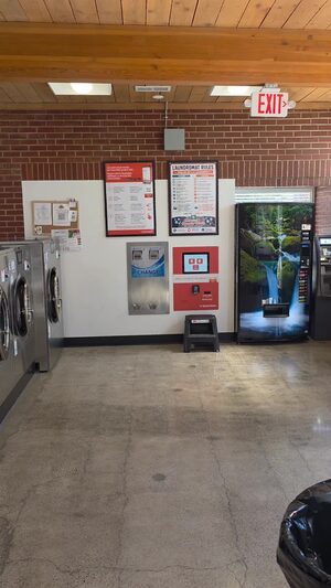 The Time Bandit came to steal your money and your day…but our giant washers ruined his plans! ⏰🦹‍♂️ Wash up to 8 loads at once at Jerome Handy Wash! all for just over a dollar per load!! 🧺